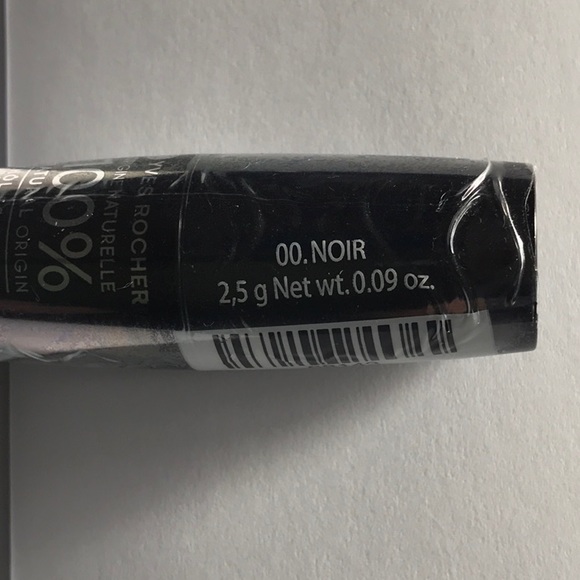 Yves Rocher, all natural ingredients creamy eyeshadow stick in black - Picture 3 of 4